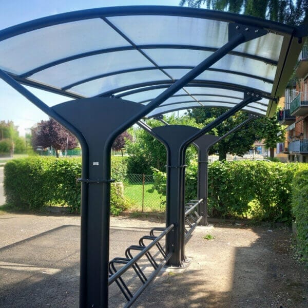 Bouwpakket fietsoverkapping direct aanschaffen voor bedrijven Moderne fietsenstalling met gebogen dak voor veilige fietsoverkapping