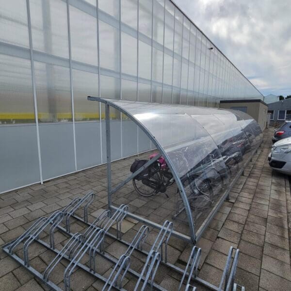 Fiet soverkapping met installatie direct online aanschaffen Fietsoverkapping van 12 meter met polycarbonaat dak, verzinkt staal, geschikt voor circa 36 fietsen