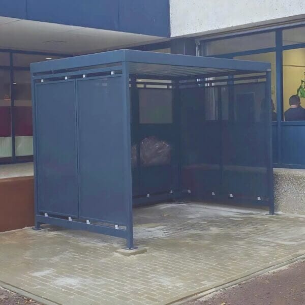 Fietsoverkapping type Bon van 3x2 meter met geperforeerde stalen wanden in RAL-7016