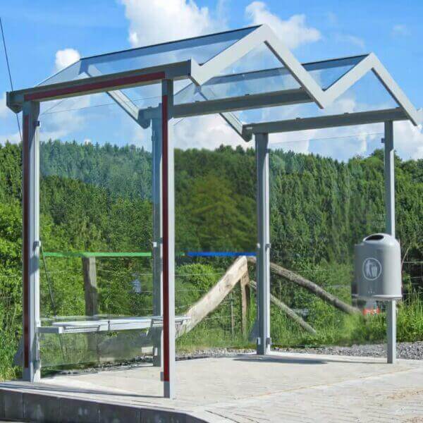 Moderne rookhok met glazen wanden en zigzag dakconstructie