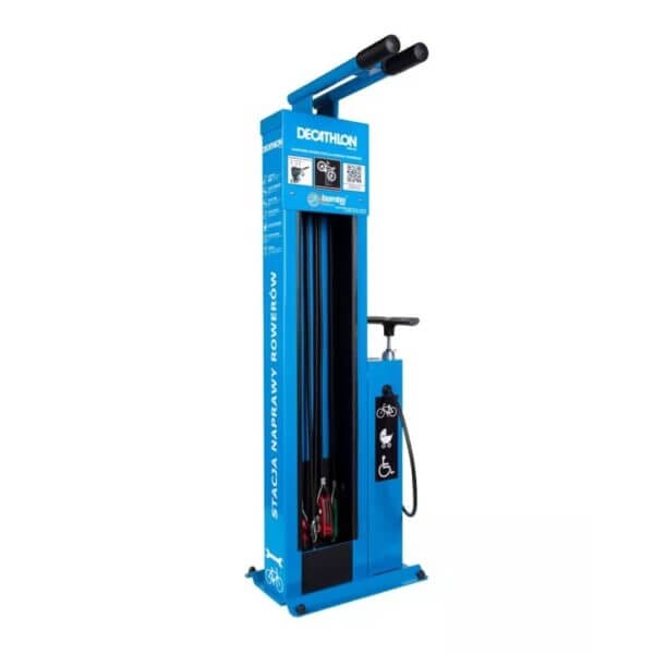 fiets-onderhoudsstation-umfeldt-2-22 blauw bike repair station bij Decathlon met geïntegreerd gereedschap en fietspomp