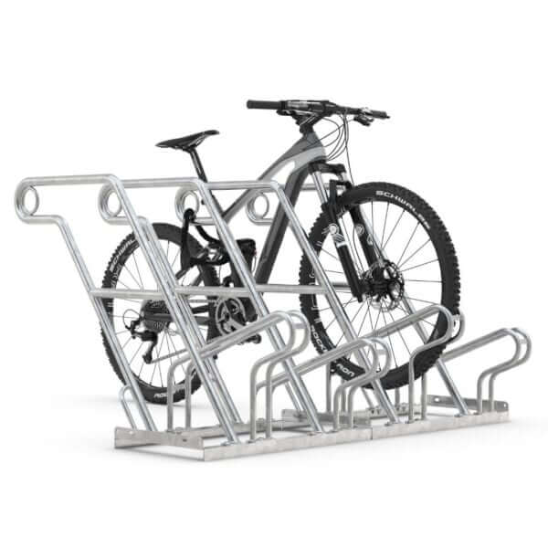 Verzinkt fietsenrek voor 4 fietsen met hoge en lage opstelling en slotoog voor extra beveiliging.