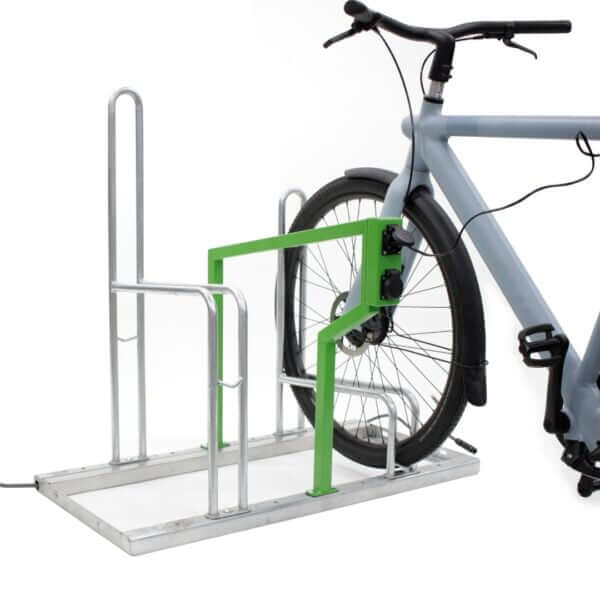 Fietsenrek kopen met geïntegreerde oplaadpunten voor elektrische fietsen.