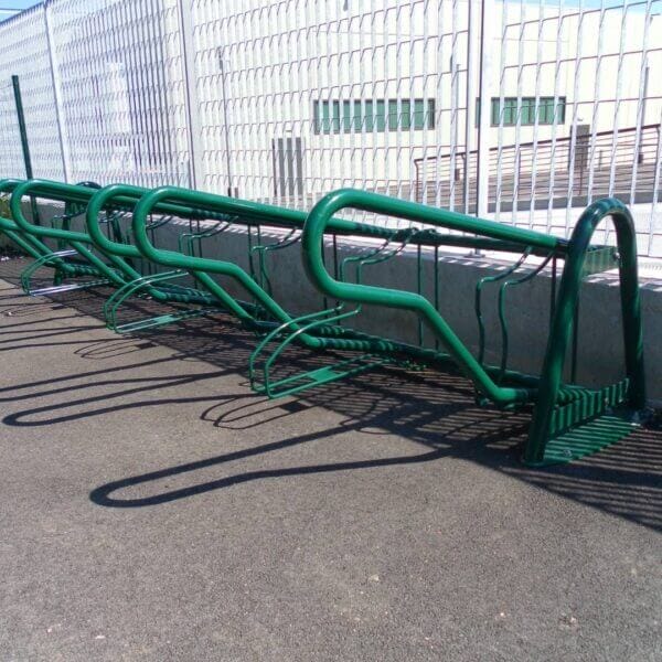 Groen fietsrek voor e-bikes kopen Groen fietsrek met wielbeugel en valbeugel voor e-bikes