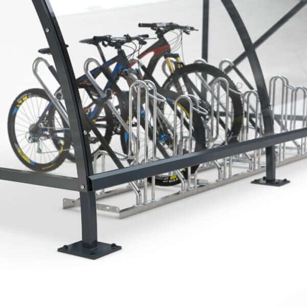 Kleine fietsenoverkapping met stalling voor meerdere fietsen Kleine fietsoverkapping met staal en polycarbonaat zwart.