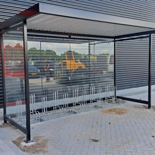 fietsoverkapping-keulen-kopen Moderne fietsenstalling met glazen wanden en overkapping, inclusief fietsenrekken