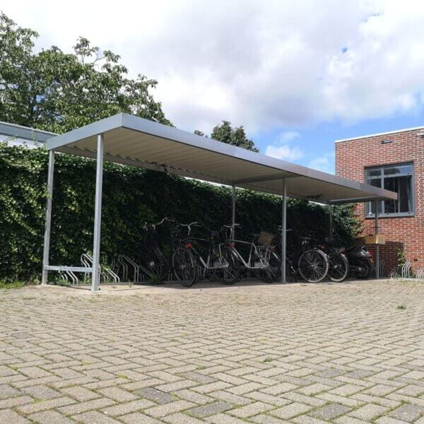 fietsoverkapping 3x2 meter kopen Bouwpakket fietsoverkapping van 3x2 meter, verzinkt, met hoog-laag fietsenrek bij Albert Heijn voor medewerkers.
