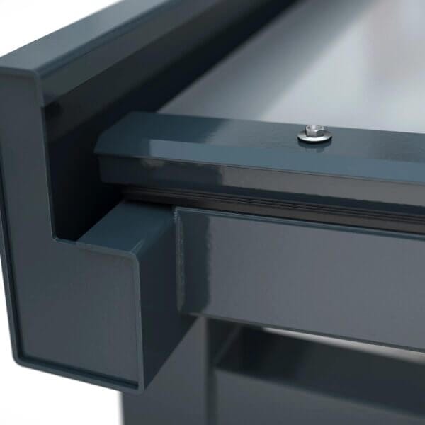 Net afgewerkte dakrand met glasplaat voor WSM fiets en rookoverkapping Detail dakafwerking WSM overkapping met glazen dakplaat