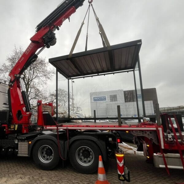 Rookoverkapping met transport kopen Rookoverkapping gereed om gelost te worden vanaf een vrachtwagen in Haarlem