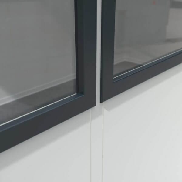 kantoorunit-binnen-wserie-detail-2-19 Raamlijsten van verplaatsbare kantoorunit.