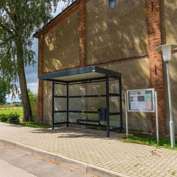 Bushokje RAL-7016 kopen voor openbare ruimte Bushokje met glazen wanden en stalen frame in RAL-7016