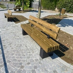 Parkbank van 180 cm met grenenhouten latten en zwarte onderstellen