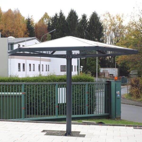 Vrijstaande rookoverkapping met glazen dak direct online bestellen Vrijstaande rookoverkapping met stalen constructie en glazen dak