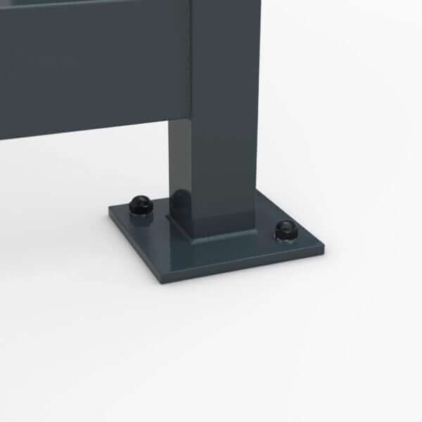 Voetplaat rook- en fietsoverkapping Detail van een voetplaat van een rook- en fietsoverkapping in grijs staal.