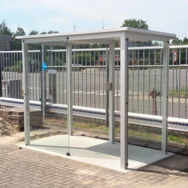 rookabri-hunze-270x150cm-4 Rookabri in kleur wit compleet met fundering geplaatst in tgels