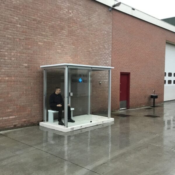 Prefab rookabri op betonplaat 270x150cm Compact prefab rookabri van 270x150cm