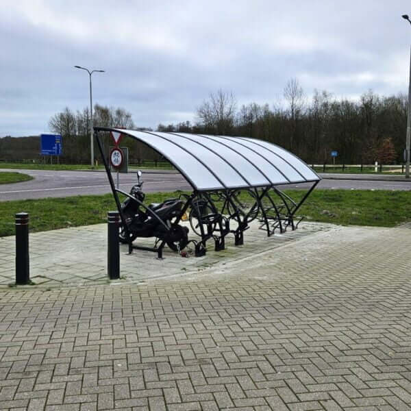 Marne fietsoverkapping zwart voor 10 -14 fietsen Fiets overkapping Marne zwart 5 meter van staal en polycarbonaat.