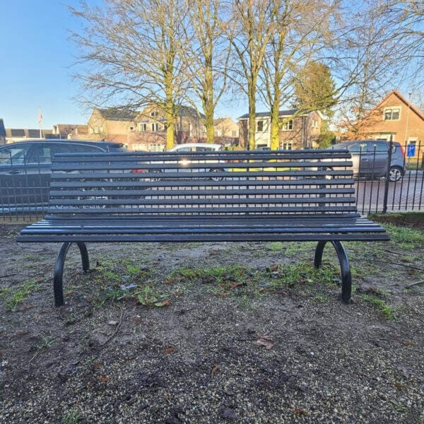 parkbank in RAL-9005 kopen Riviera parkbank met rugleuning van gegalvaniseerd staal in RAL-9005 bij Dorpshuis d’ Olde School Terwolde
