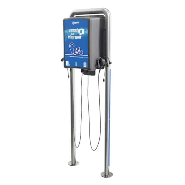 Fietslaadpaal voor E-bikes – Nu Online Bestellen Vrijstaande fietslaadpaal met blauwe signalisatie, ideaal voor e-bikes en openbare ruimtes.