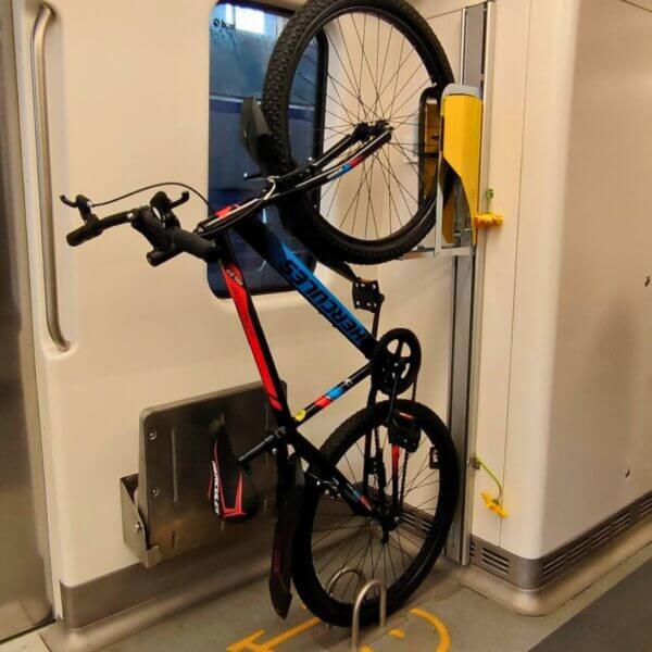 verticaal-fietsenrek-thuisgebruik verticaal fietsenrek in tram