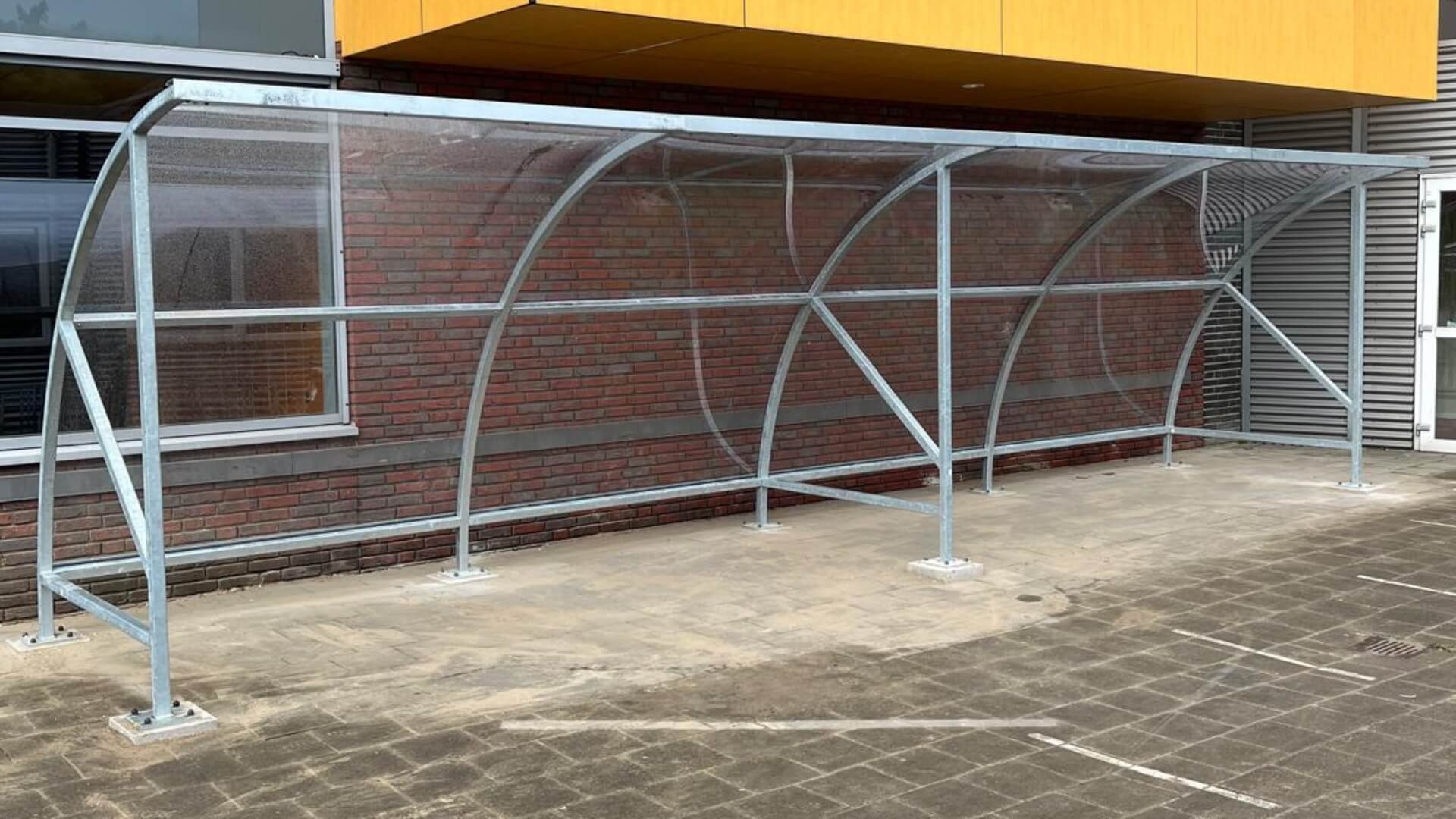 Grote fietsenstalling als bouwpakket voor montage