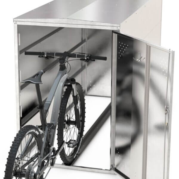 Verzinkte stalen fietsbox zonder coating – Fietsopbergbox Basic Verzinkte Fietsopbergbox Basic met geopende deur en geplaatste fiets