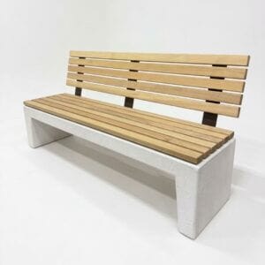 Betonnen bank met rugleuning Versilia Wood met houten latten voor park en openbare ruimte
